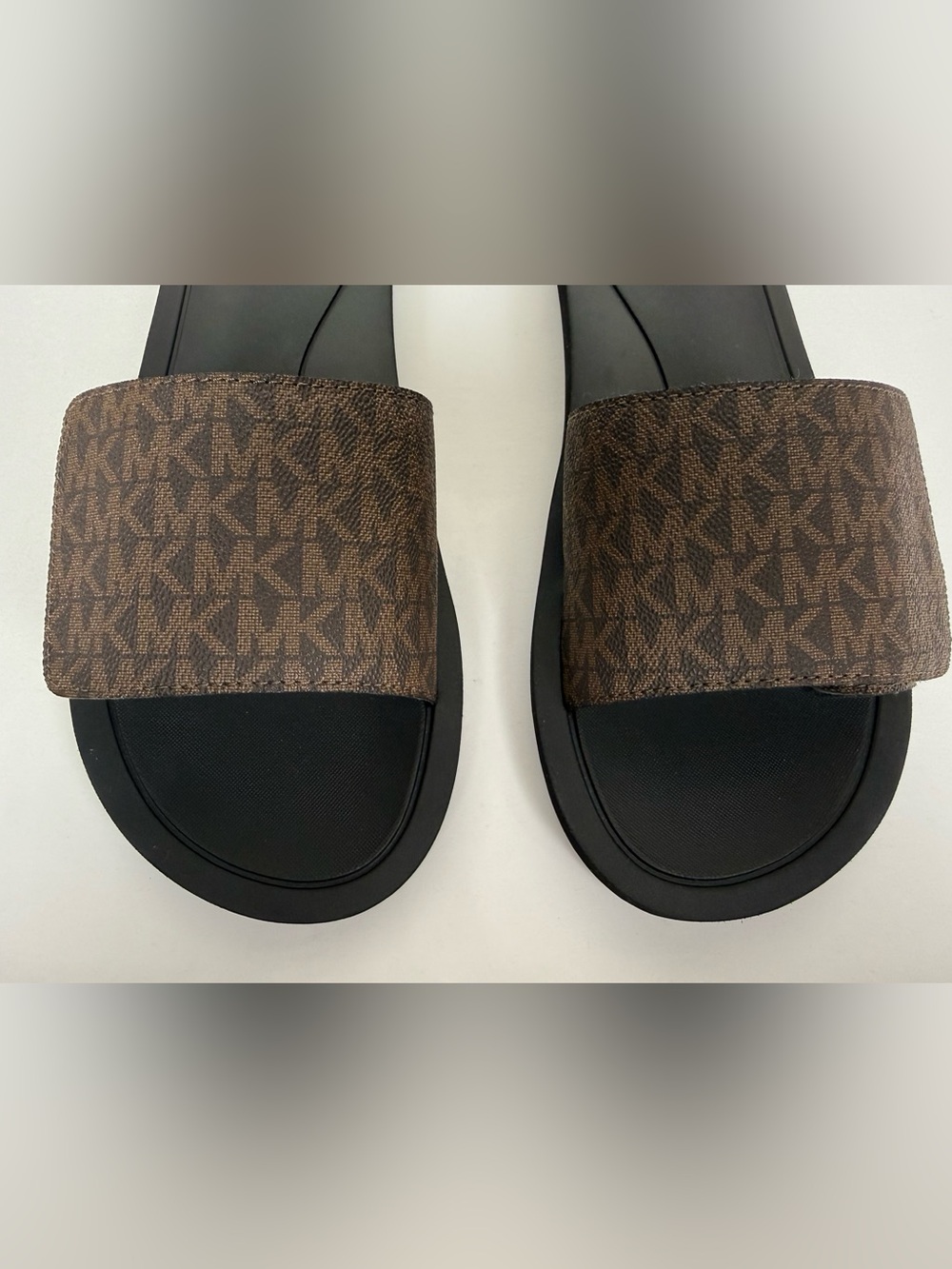 Michael Kors Wade Slide Sandals – Brown MK Monogram – Various Sizes 👡✨ - Picture 3 of 11